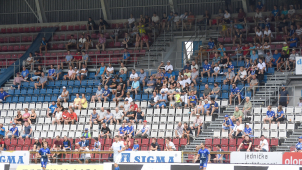 Od září více než polovina kapacity stadionů