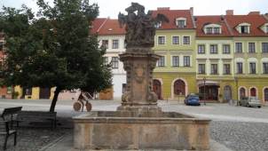 Kašna na hradeckém Malém náměstí se konečně dočká opravy