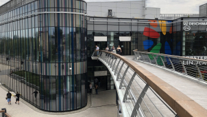 Už zítra otevřou školy, obchodní centra, zahrádky