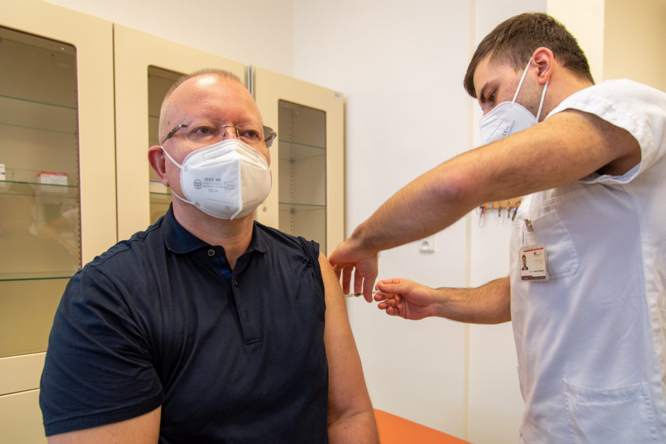 Krajské nemocnice začnou očkovat nejpozději 11. ledna