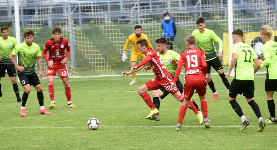 Karvinou čeká derby v Třinci, Opava míří do Varnsdorfu