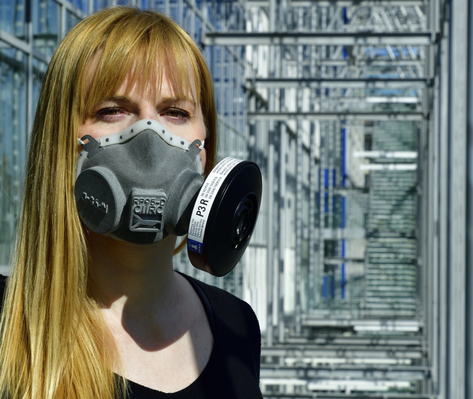 Regionální firma vyrábí filtry do masky pro zdravotníky